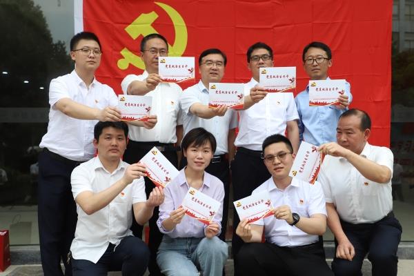 中铁北京局城轨公司党员晒“政治生日卡片”4