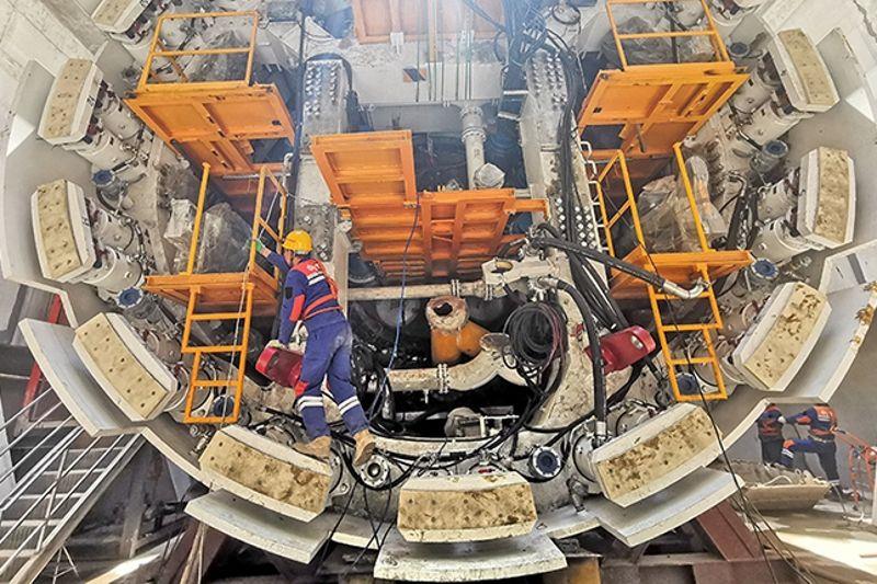 “畅通号”下井组装