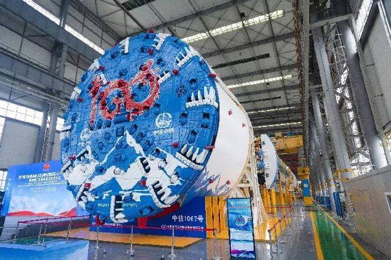 国内首台高原高寒大直径硬岩掘进机“雪域先锋号”