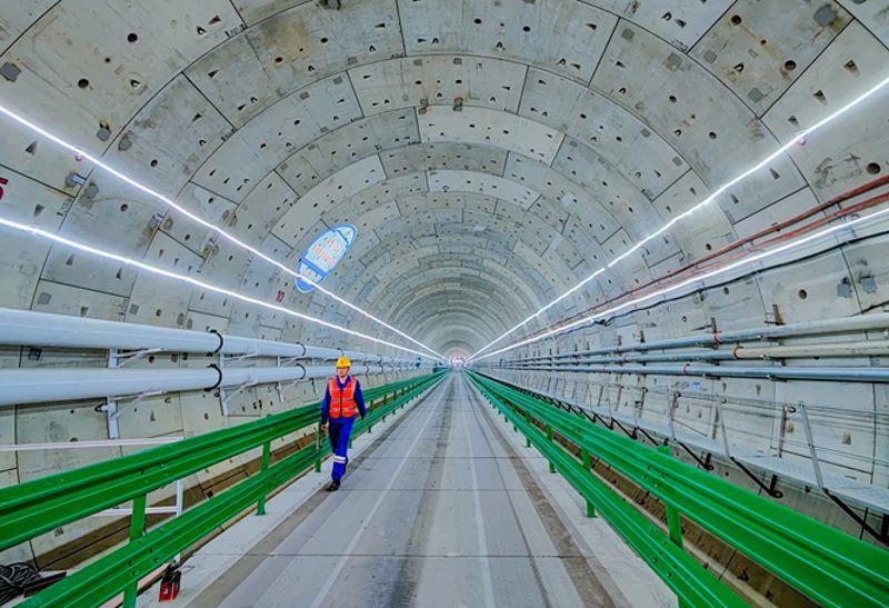 图为妈湾跨海通道已成型隧道