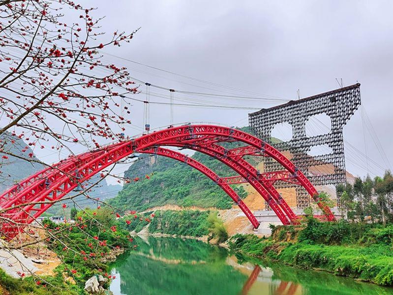 图为华岳武鸣河大桥