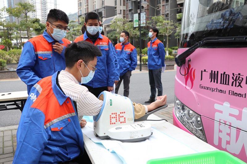 中铁八局城通公司广州地铁7号线项目与社区开展 “不忘初心记使命·无偿献血我先行”主题活动