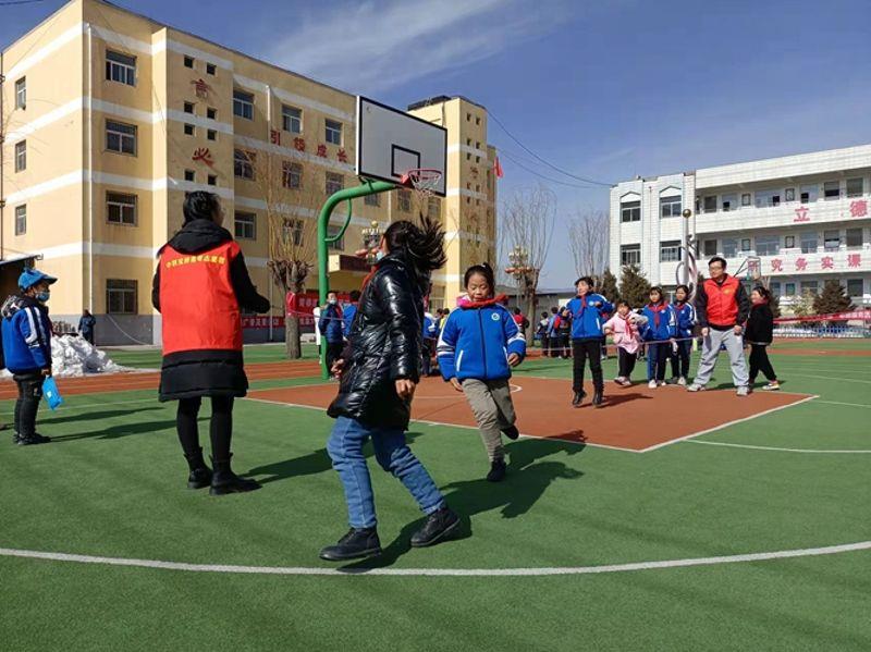 中铁工业宝桥青年到陇县新集川镇中心小学开展“阳光暖童心·圆梦微心愿”志愿服务活动