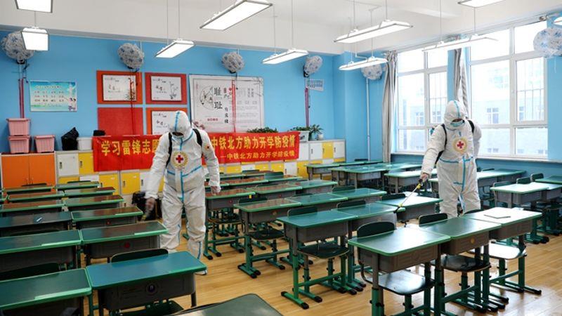 中铁北方青年开展校园消杀志愿活动