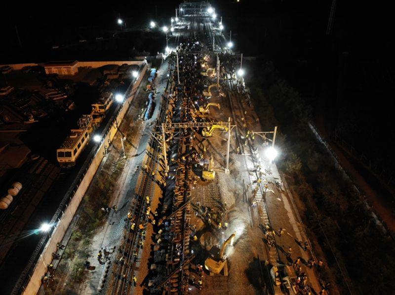 图为弥蒙铁路道岔拨接