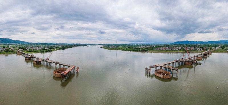 图为兰江特大桥