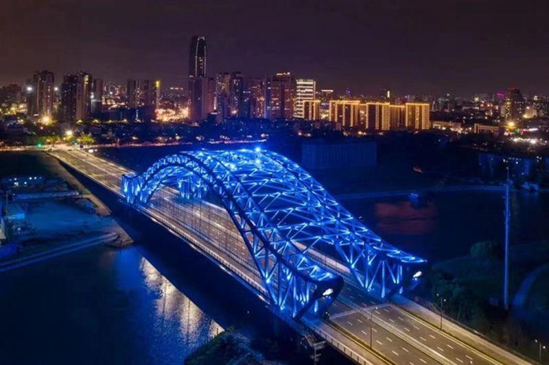 大桥合龙夜景