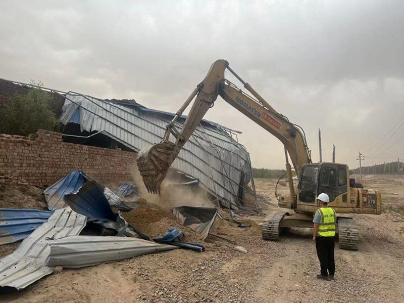 图为中铁上海局抢险农户棚屋 图为中铁上海局抢险农户棚屋