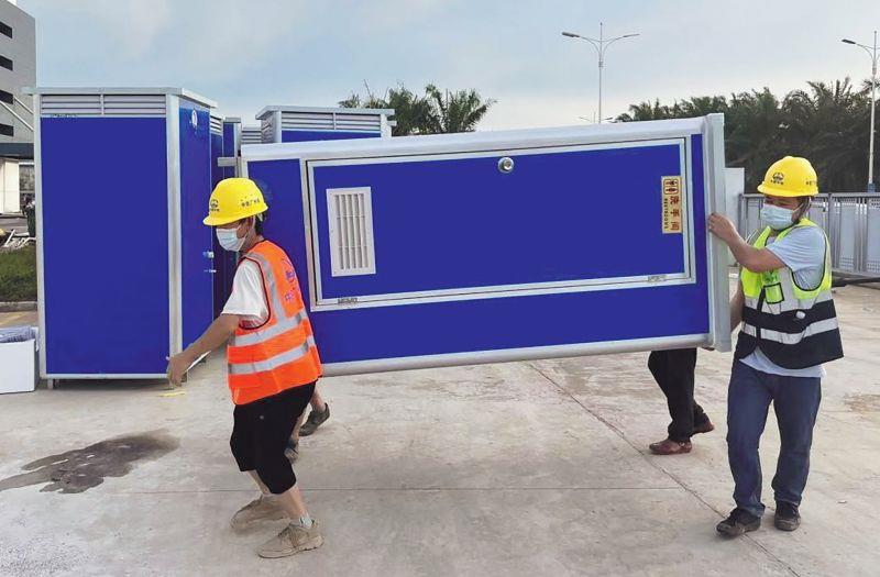 中铁广州局援建志愿者火速将物资运往方舱医院