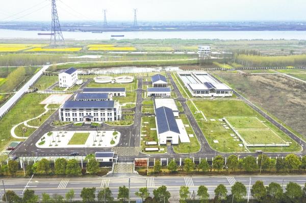 2.中国铁工投资赤壁市长江取水项目净水厂区航拍图 摄影：欧阳芃