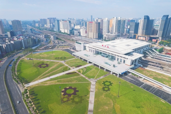 8.中铁建工五公司 株洲站顺利开通运营_副本 8.中铁建工五公司 株洲站顺利开通运营_副本