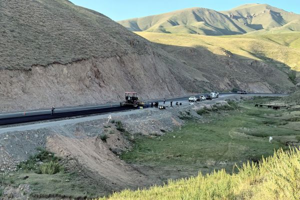 吉尔吉斯ED公路项目沥青混凝土路面贯通1