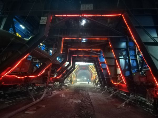 辽宁本桓高速公路葫芦头子隧道贯通2