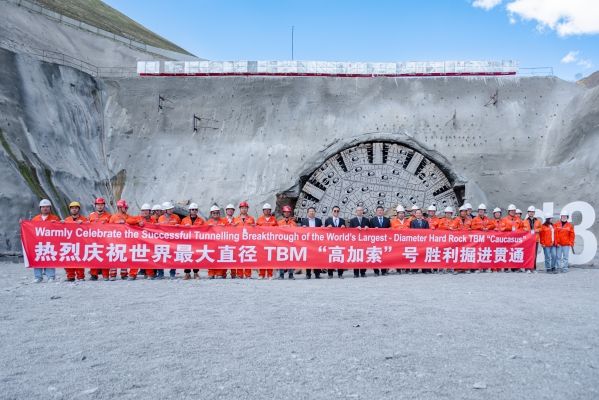 格鲁吉亚南北走廊KK公路古多里隧道贯通高加索号