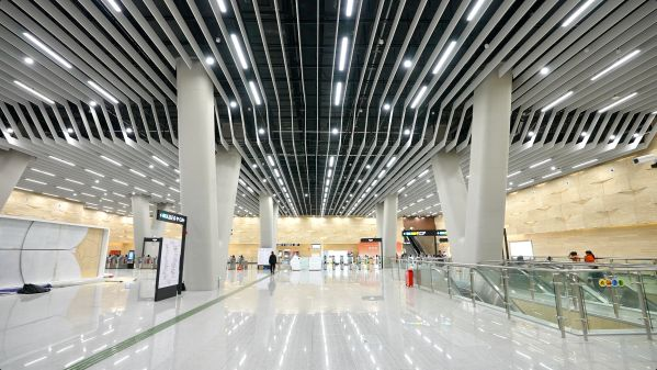 大湾区首个“地下之环”广州地铁11号线建成通车2