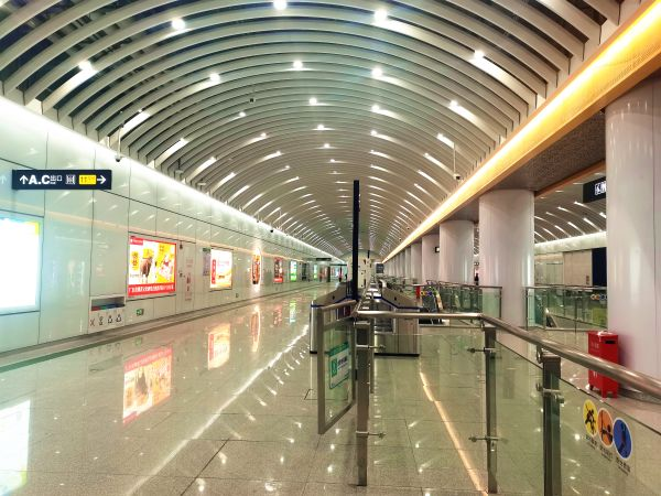 大湾区首个“地下之环”广州地铁11号线建成通车3
