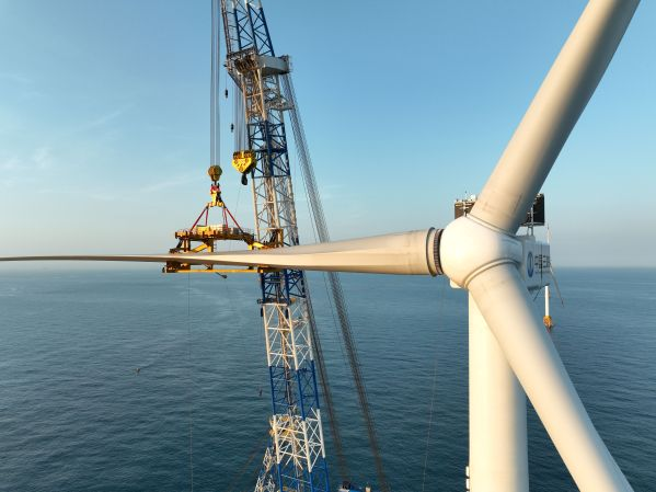 漳浦海上风电场二期项目首台批量示范应用16兆瓦风机完成安装1