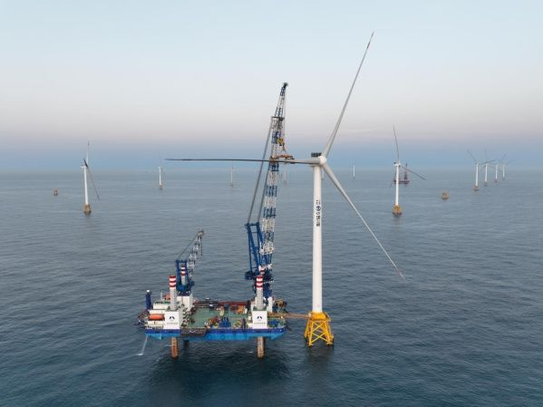 漳浦海上风电场二期项目首台批量示范应用16兆瓦风机完成安装2