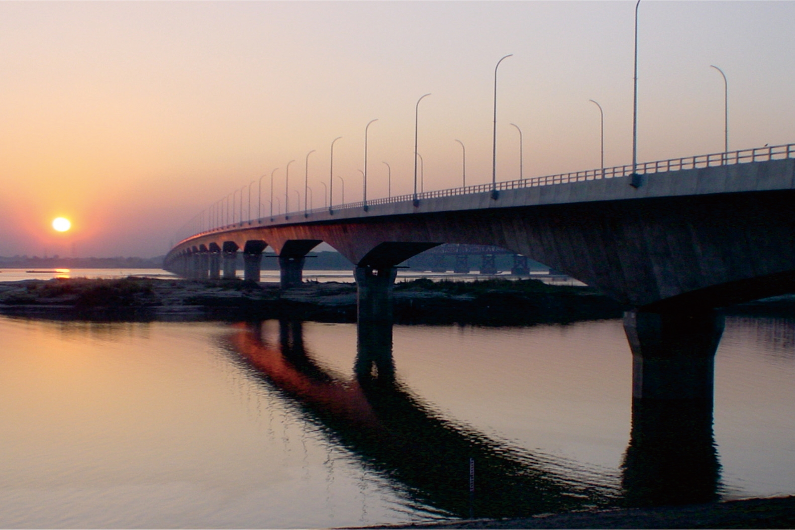 孟加拉帕克西大桥